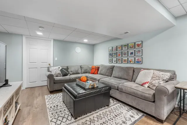 $589,900 | 8 Snowdrop Lane, Litchfield, NH 03052