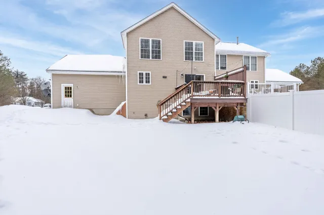 $589,900 | 8 Snowdrop Lane, Litchfield, NH 03052