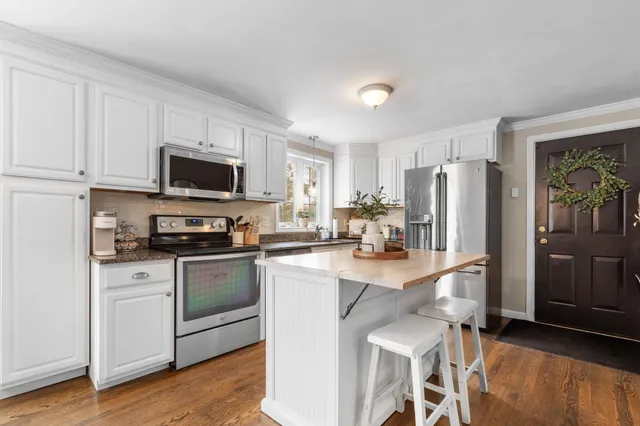 $589,900 | 8 Snowdrop Lane, Litchfield, NH 03052