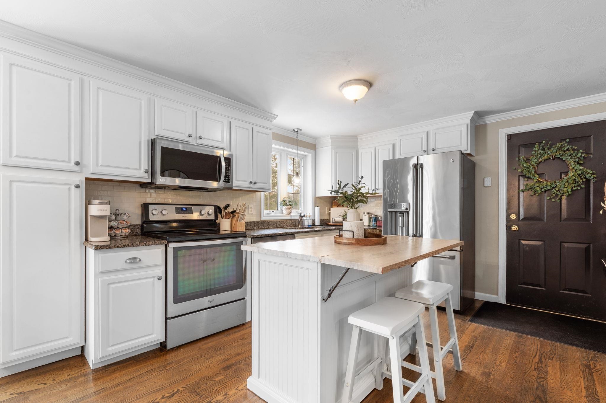 8 Snowdrop Lane Litchfield, NH 03052 - Photo 9 of 40