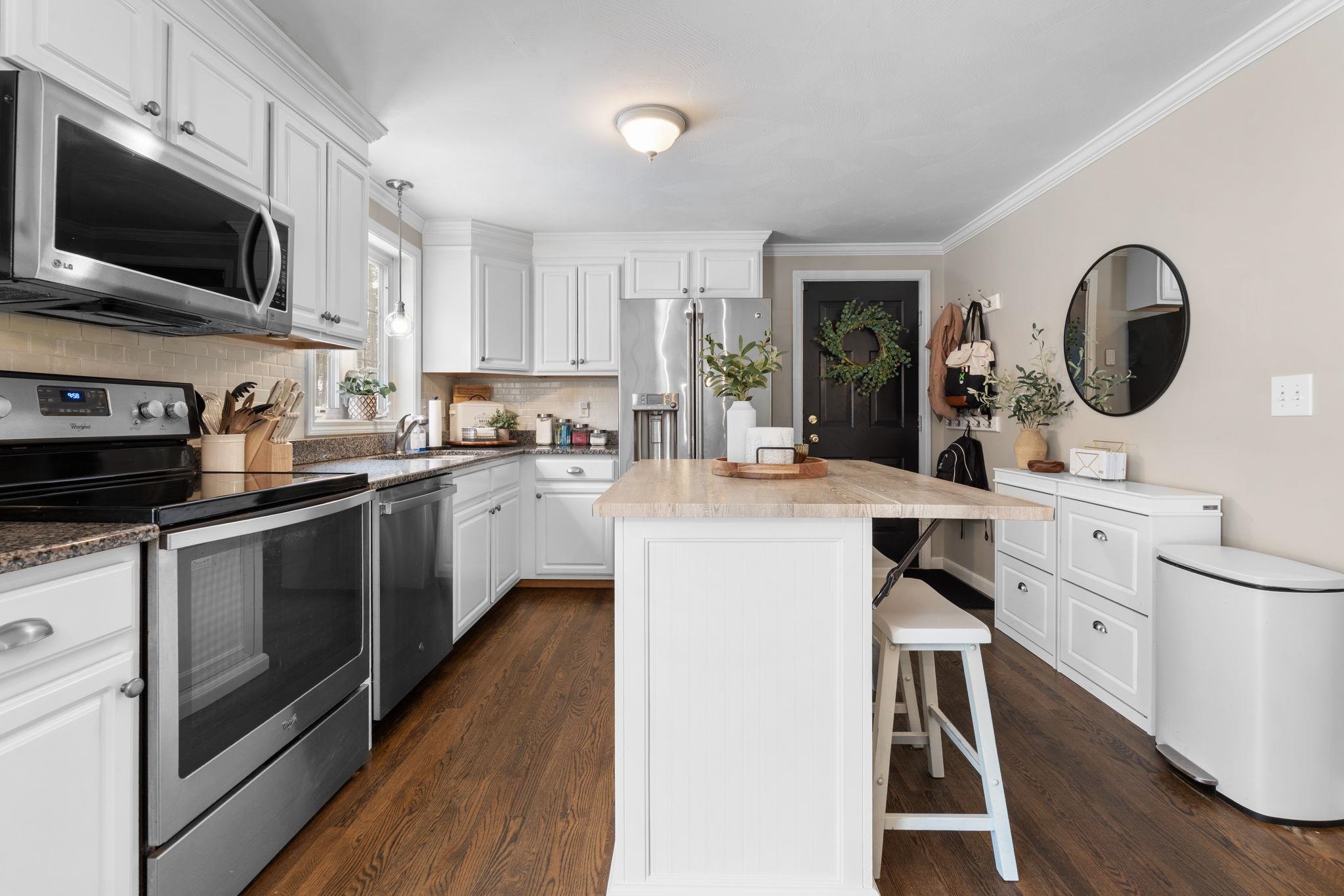 8 Snowdrop Lane Litchfield, NH 03052 - Photo 10 of 40