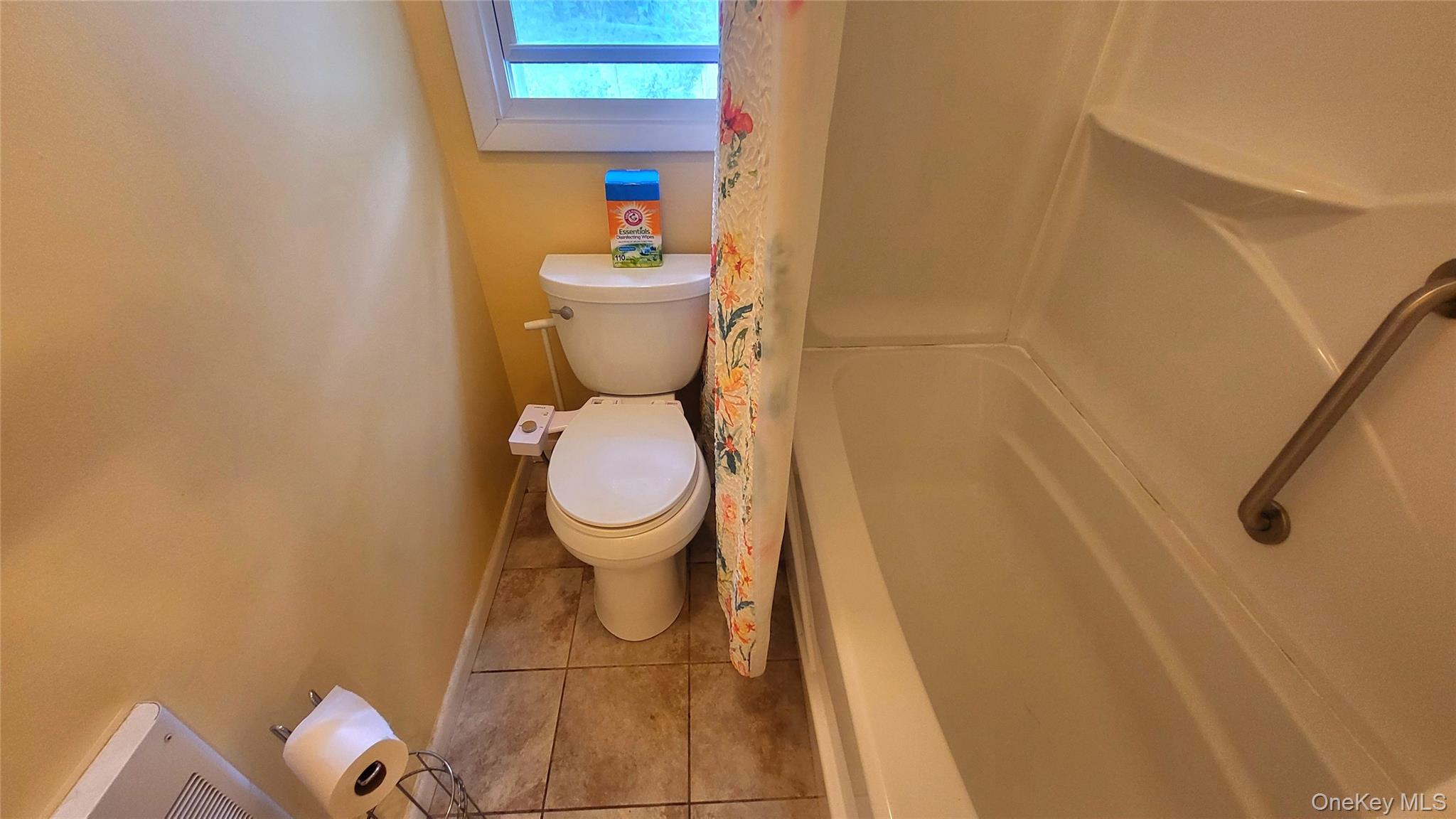 12 High Ridge Road Poughkeepsie, NY 12603 - Photo 16 of 34 Hallway bath featuring shower / tub combo