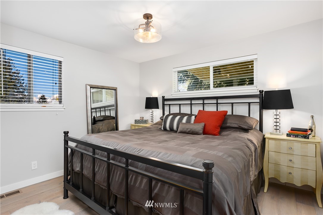 2425 Southwest Roxbury Street Seattle, WA 98106 - Photo 11 of 25 Gallery Image 11