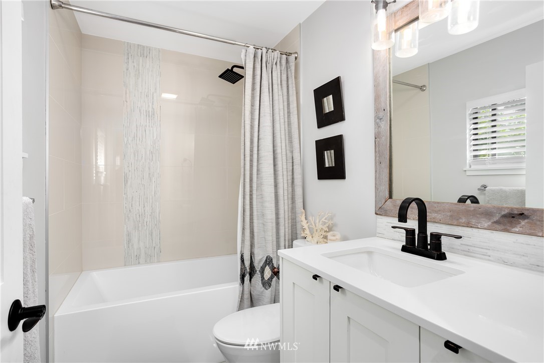 2425 Southwest Roxbury Street Seattle, WA 98106 - Photo 12 of 25 Gallery Image 12