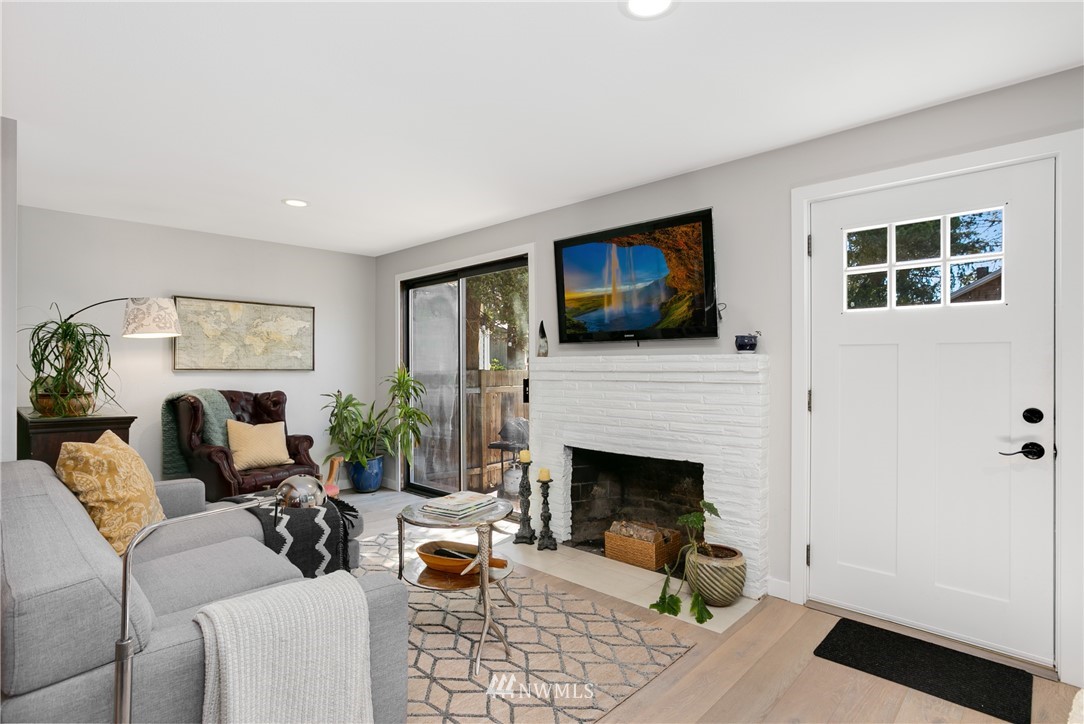 2425 Southwest Roxbury Street Seattle, WA 98106 - Photo 13 of 25 Gallery Image 13
