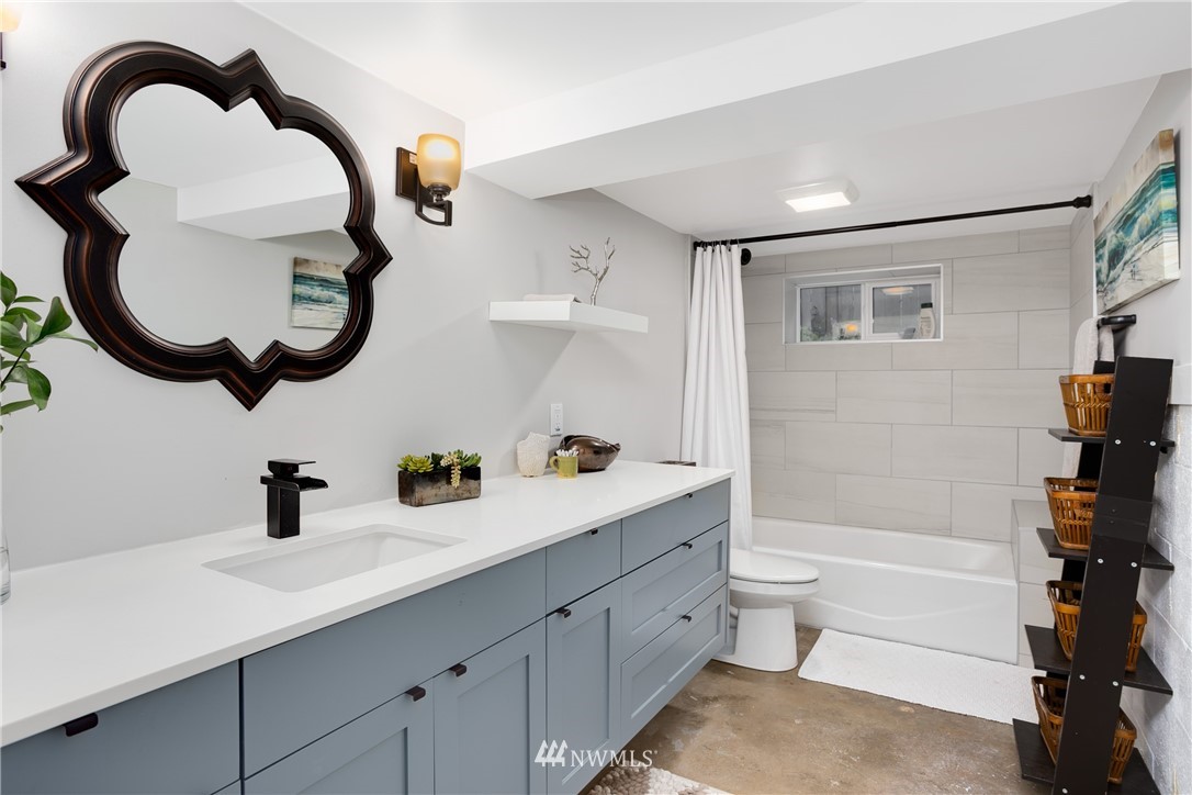 2425 Southwest Roxbury Street Seattle, WA 98106 - Photo 15 of 25 Gallery Image 15