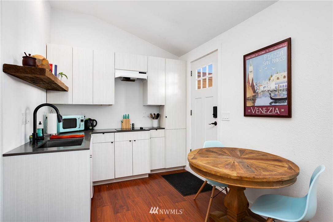 2425 Southwest Roxbury Street Seattle, WA 98106 - Photo 20 of 25 Gallery Image 20