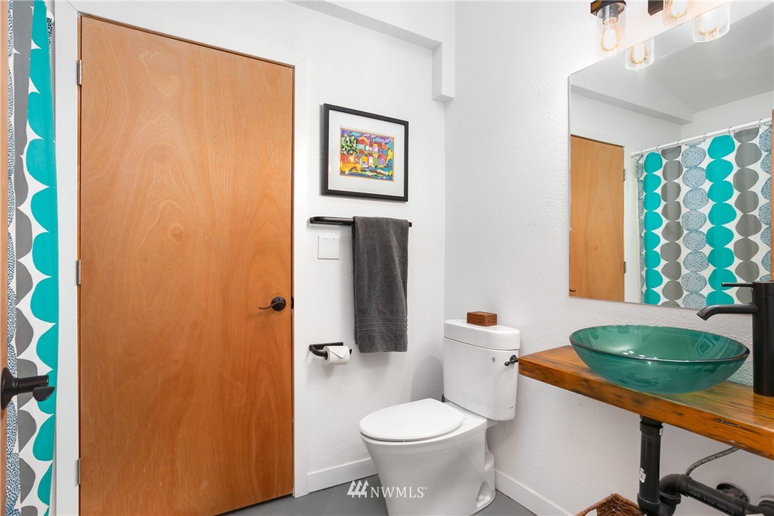 2425 Southwest Roxbury Street Seattle, WA 98106 - Photo 22 of 25 Gallery Image 22