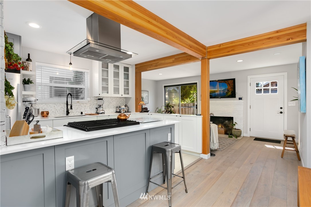 2425 Southwest Roxbury Street Seattle, WA 98106 - Photo 5 of 25 Gallery Image 5
