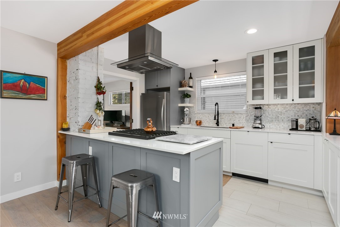 2425 Southwest Roxbury Street Seattle, WA 98106 - Photo 6 of 25 Gallery Image 6
