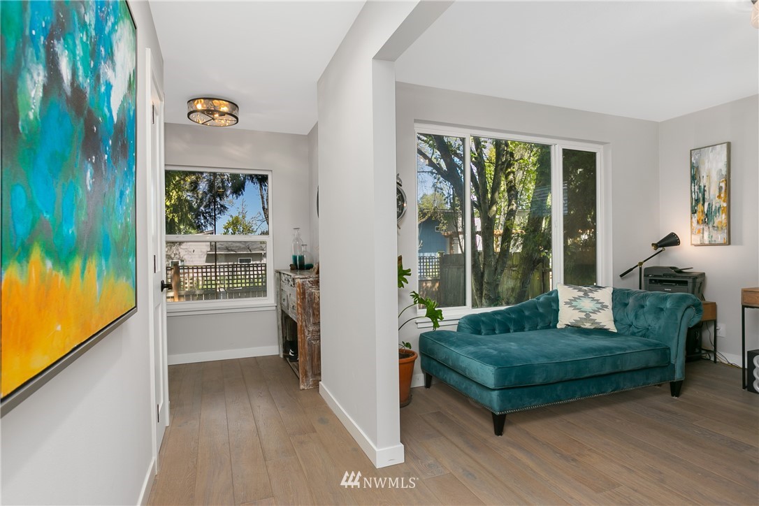 2425 Southwest Roxbury Street Seattle, WA 98106 - Photo 8 of 25 Gallery Image 8