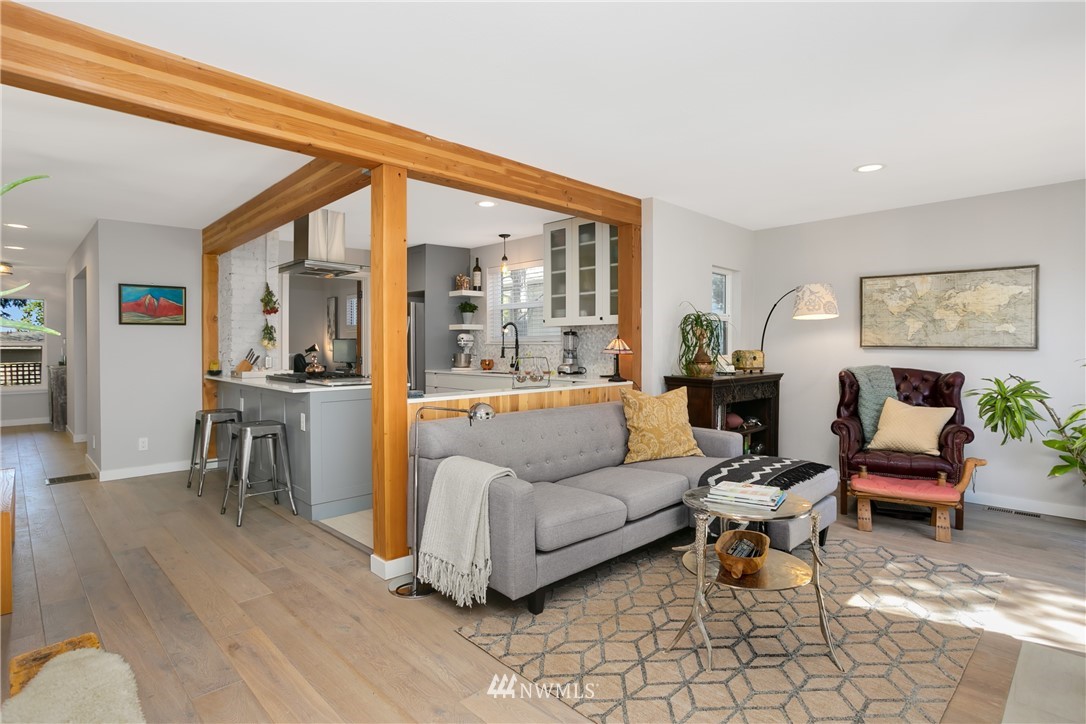 2425 Southwest Roxbury Street Seattle, WA 98106 - Photo 9 of 25 Gallery Image 9