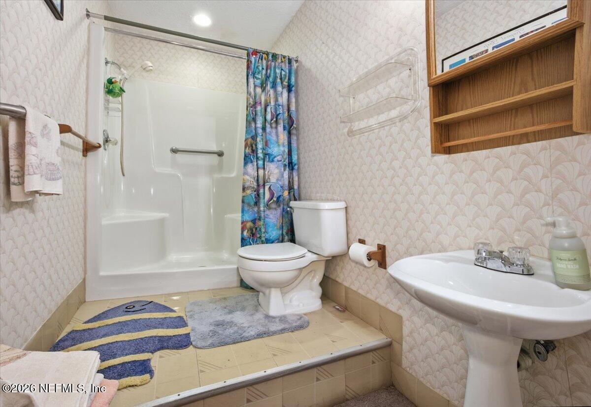 508 Georgetown Shortcut Road Georgetown, FL 32139 - Photo 19 of 32 19-Guest House Bathroom