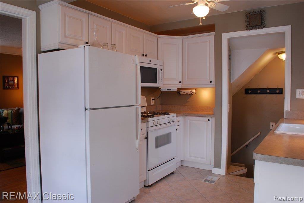 2370 Harvard Road Berkley, MI 48072 - Photo 8 of 20 Kitchen2