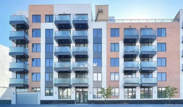 $579,000 | 42-18 147th Street, Unit 2I | Flushing