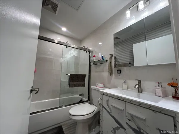 $579,000 | 42-18 147th Street, Unit 2I | Flushing