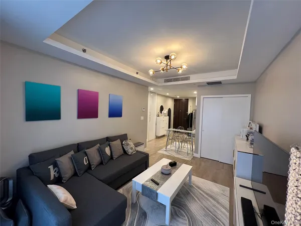 $579,000 | 42-18 147th Street, Unit 2I | Flushing