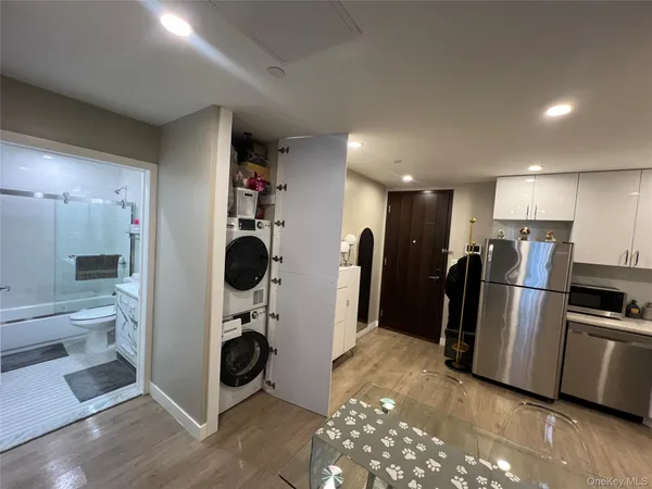 $579,000 | 42-18 147th Street, Unit 2I | Flushing