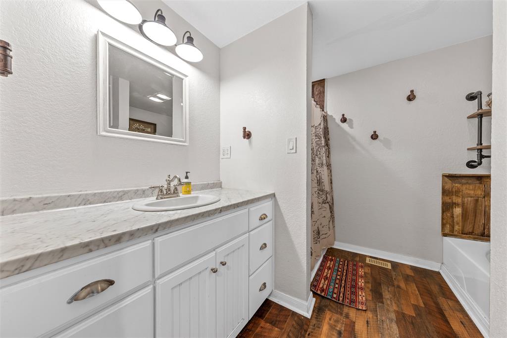 518 Warren Road Lorena, TX 76655 - Photo 12 of 35 Gallery Image 12