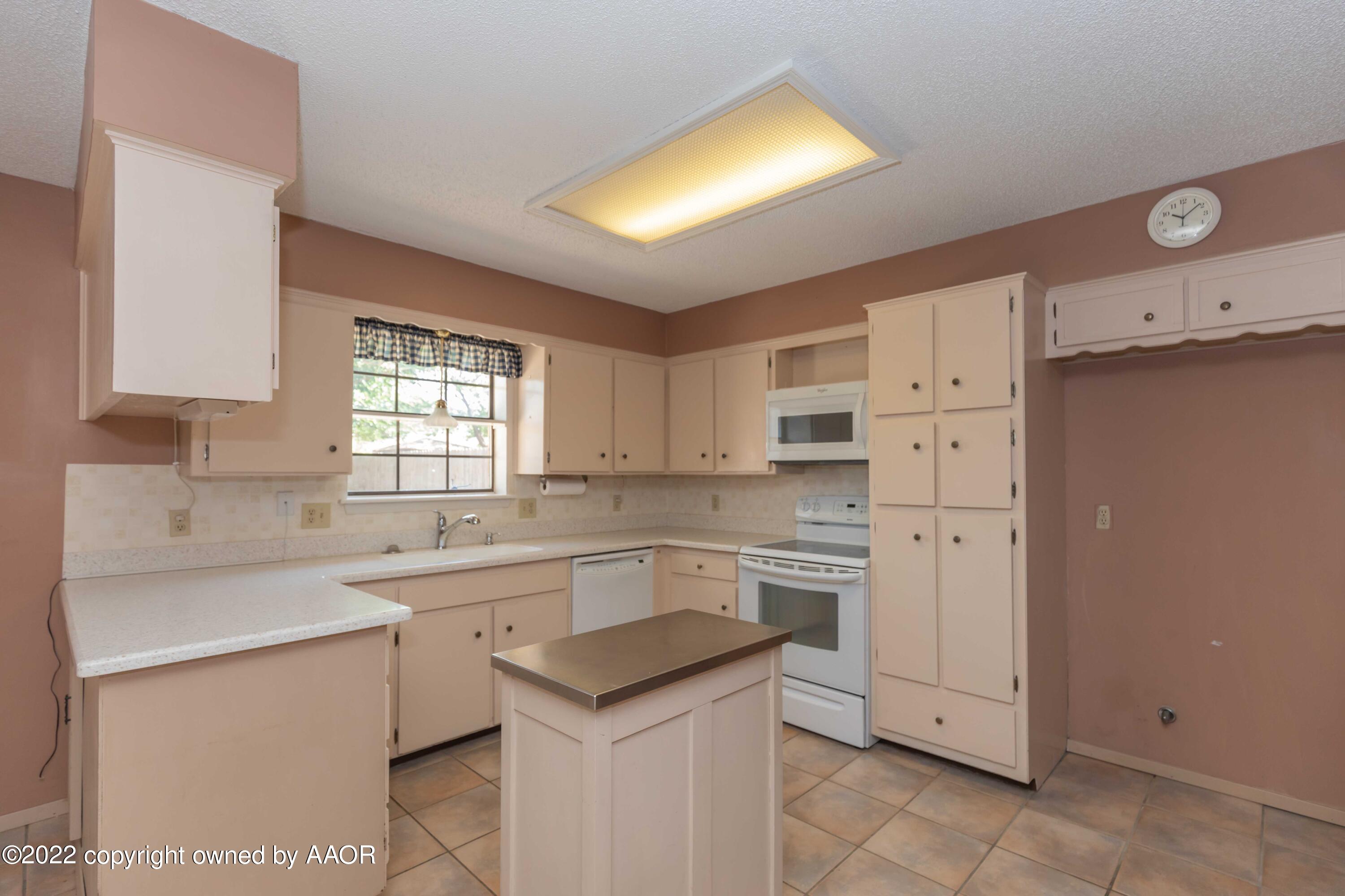 5408 Hillside Road Amarillo, TX 79109 - Photo 11 of 43 KITCHEN VIEW 1