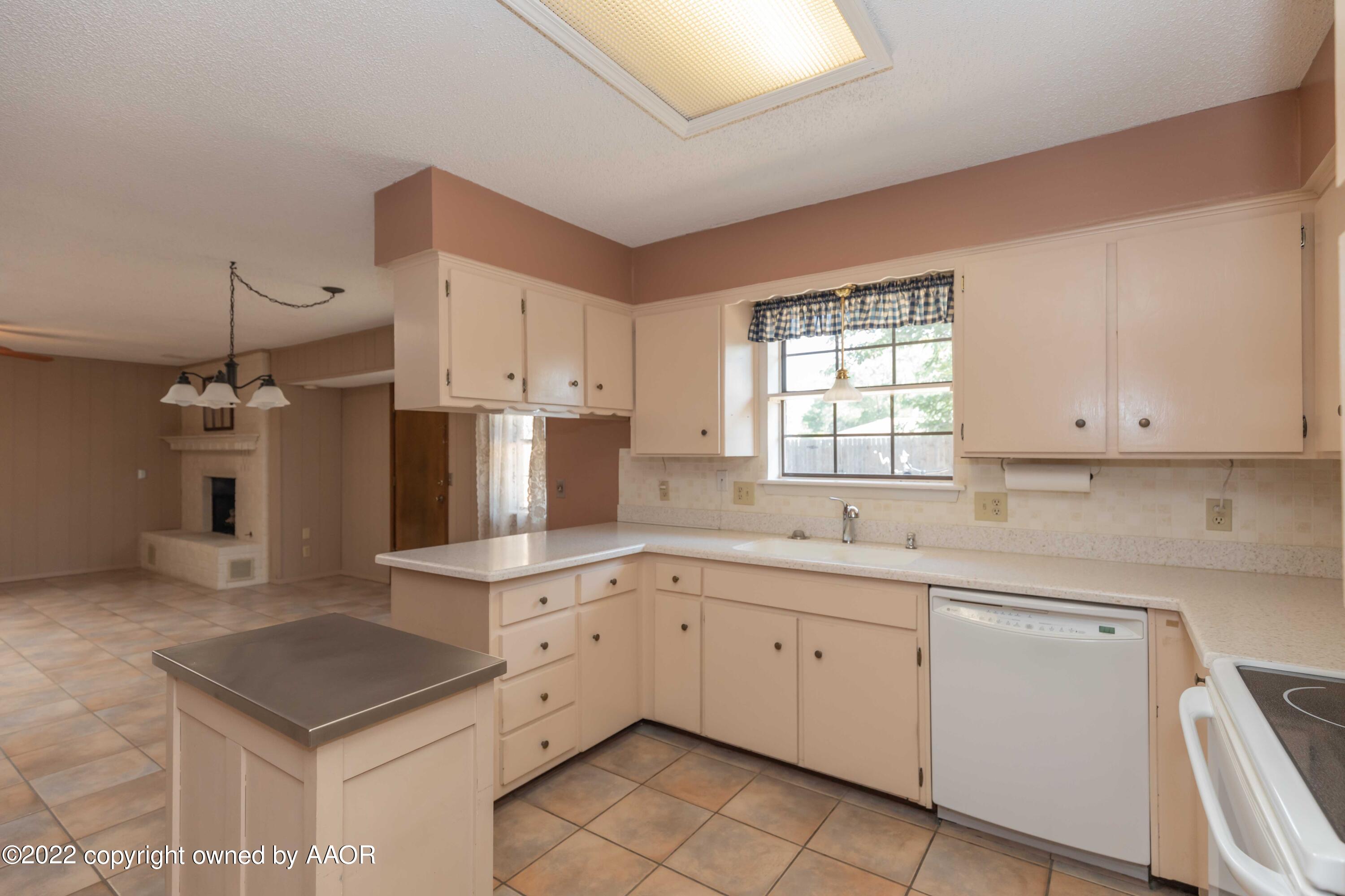 5408 Hillside Road Amarillo, TX 79109 - Photo 13 of 43 KITCHEN VIEW 2