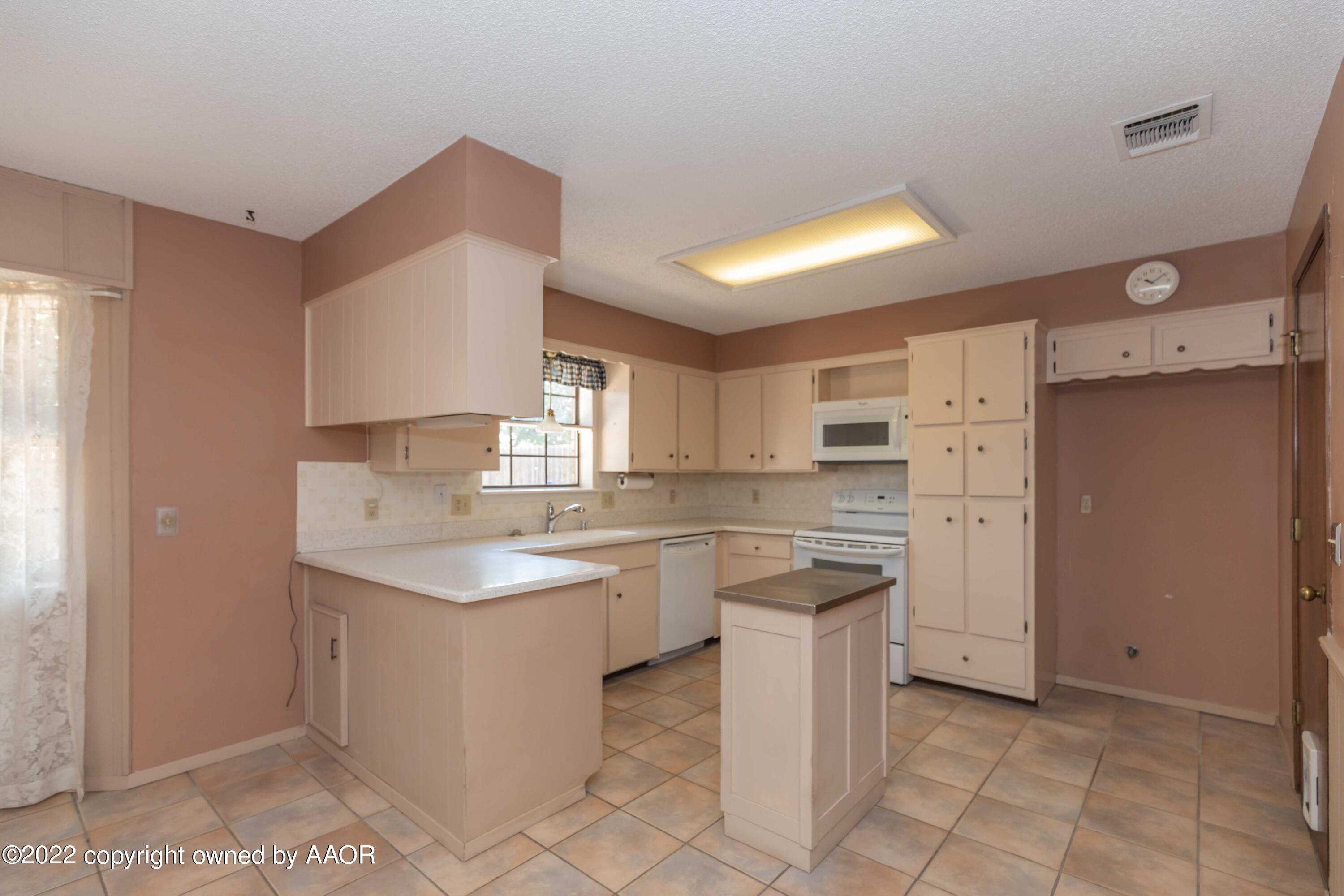5408 Hillside Road Amarillo, TX 79109 - Photo 17 of 43 KITCHEN VIEW 4