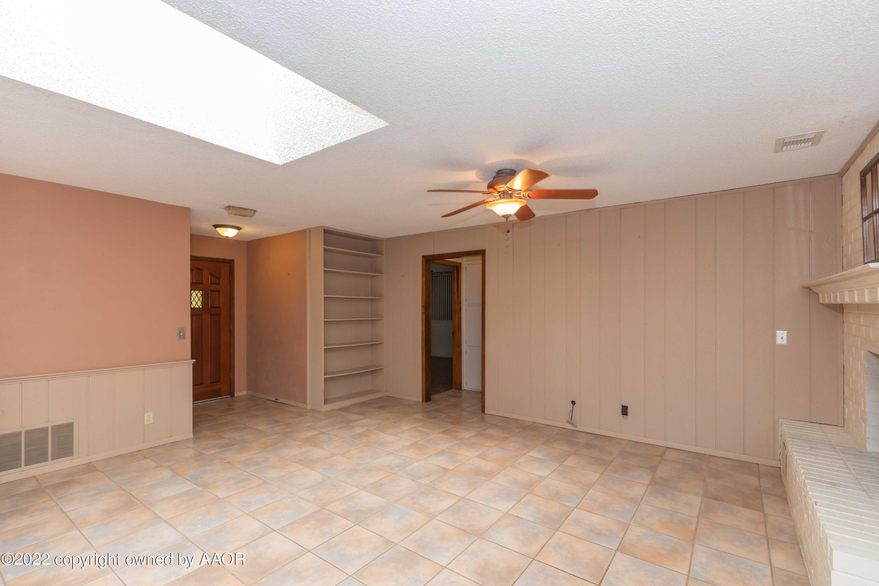 5408 Hillside Road Amarillo, TX 79109 - Photo 3 of 43 LIVING ROOM VIEW 1