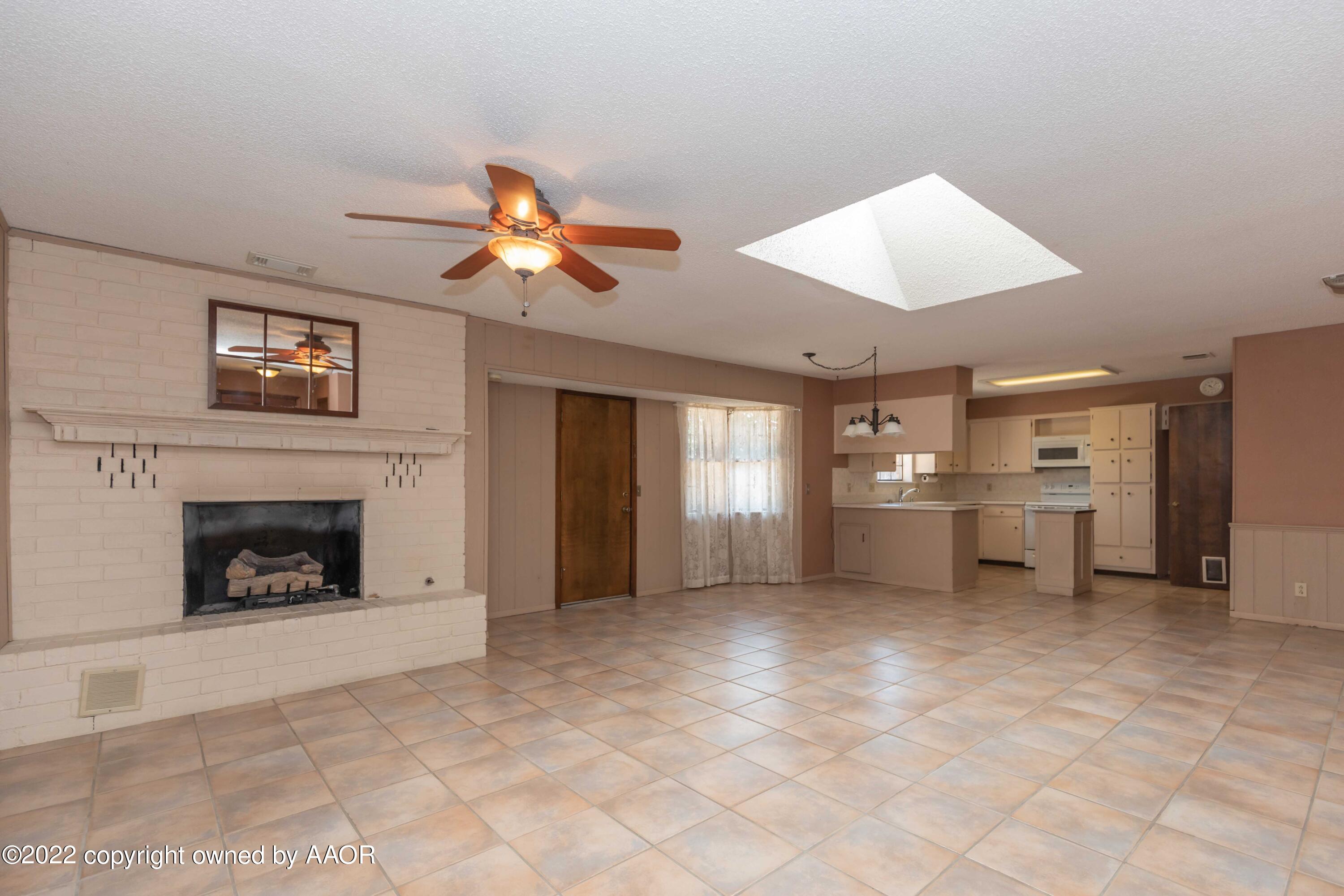 5408 Hillside Road Amarillo, TX 79109 - Photo 7 of 43 LIVING ROOM VIEW 4