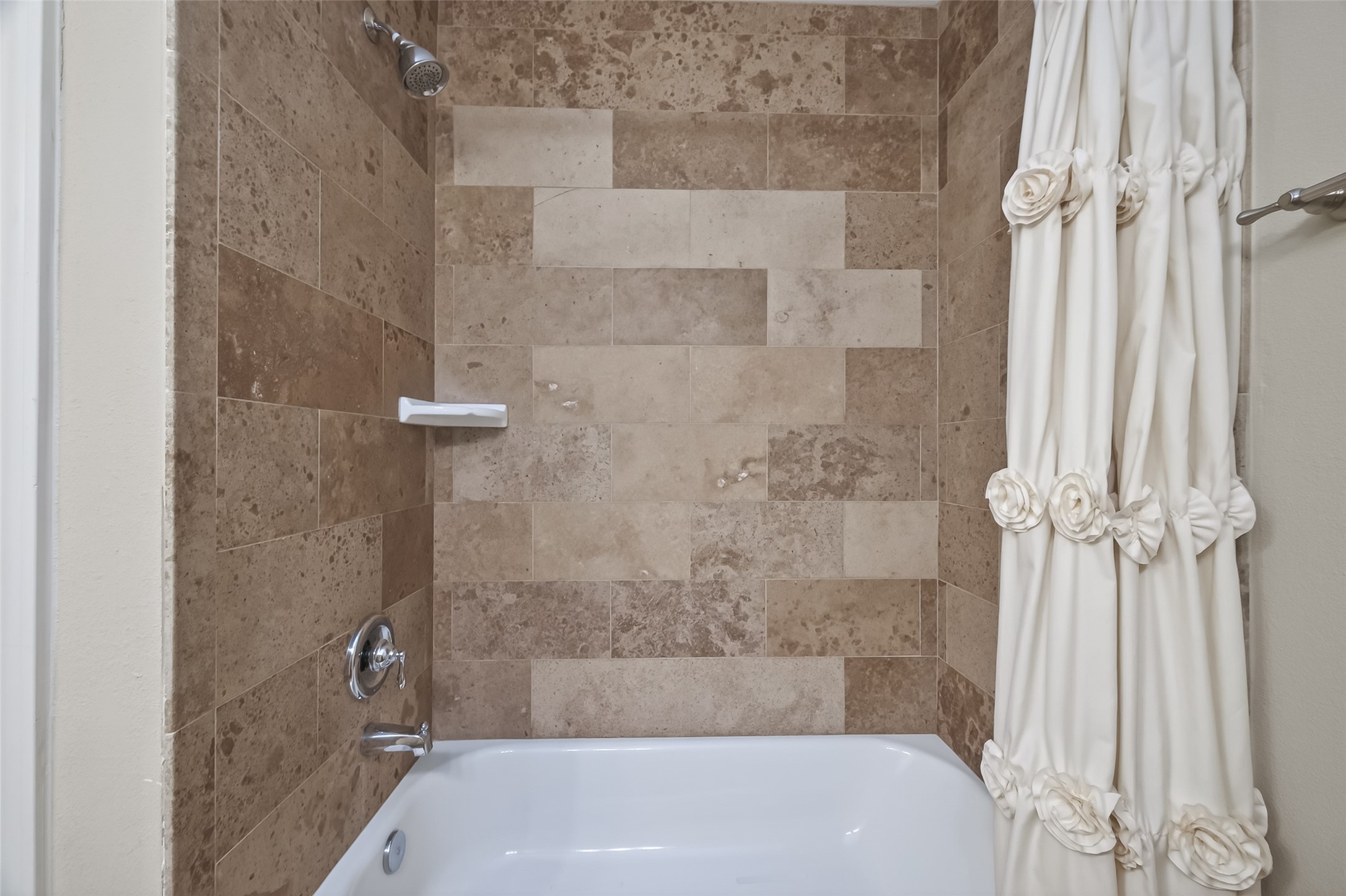 5323 Briarbend Drive Houston, TX 77096 - Photo 23 of 38 a bathroom with a bathtub