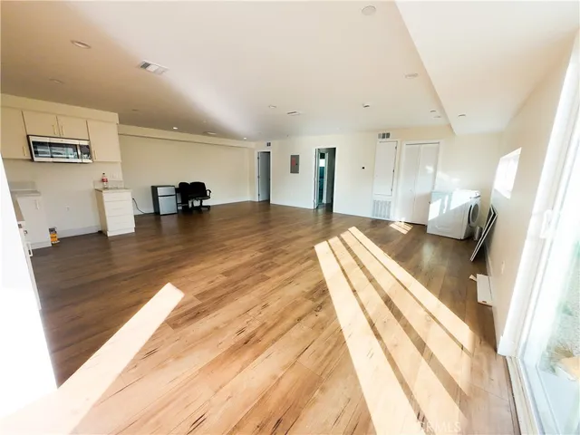 $2,566 | 6628 Camellia Avenue, Unit 6630 1/2, North Hollywood, CA 91606