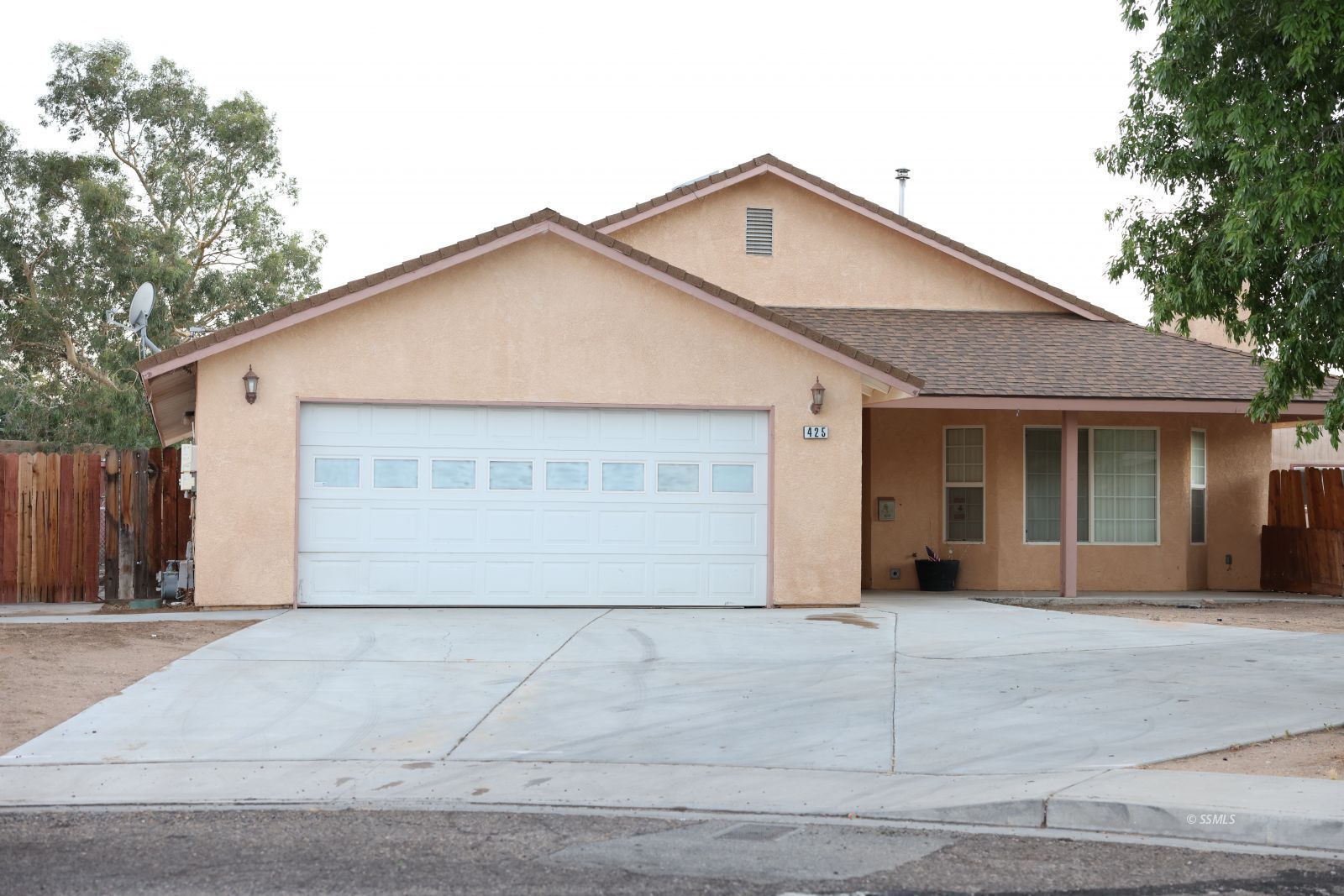 425 Christopher Court Ridgecrest, CA 93555 - Photo 1 of 36 a front view of a house with a garage