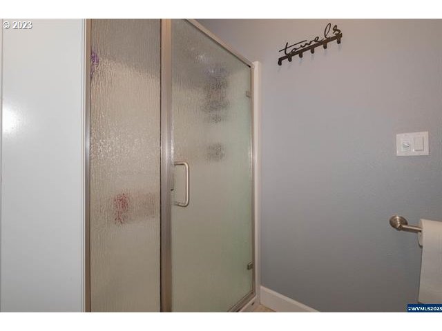 341 Boulder Ridge Drive Sweet Home, OR 97386 - Photo 16 of 32 a bathroom with a shower