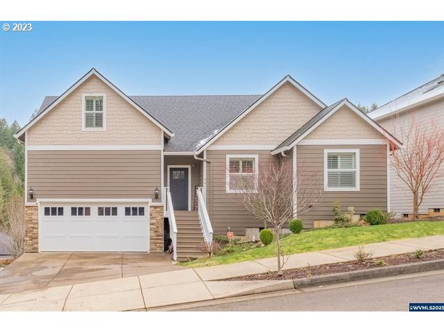 341 Boulder Ridge Drive Sweet Home, OR 97386 - Photo 2 of 32 a front view of a house with a yard and garage