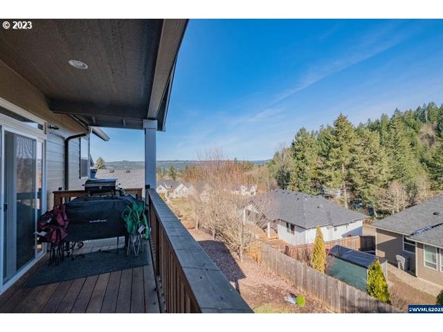 341 Boulder Ridge Drive Sweet Home, OR 97386 - Photo 9 of 32 a view of balcony and patio