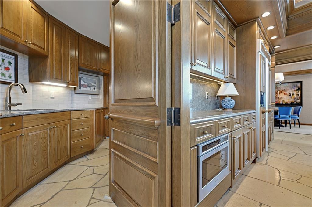 16900 South Highland Ridge Drive Loch Lloyd, MO 64012 - Photo 16 of 96