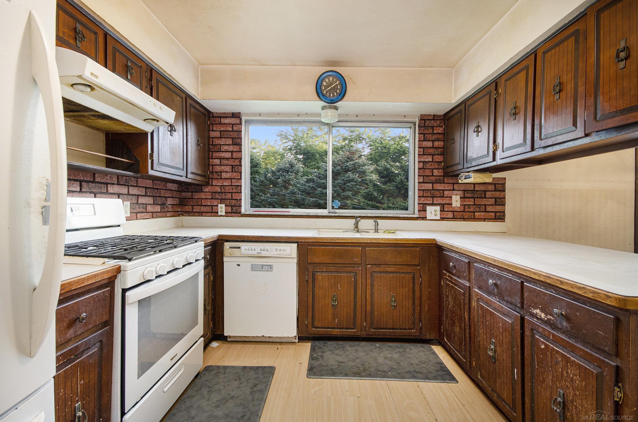 8811 Marr Road Almont, MI 48003 - Photo 10 of 35