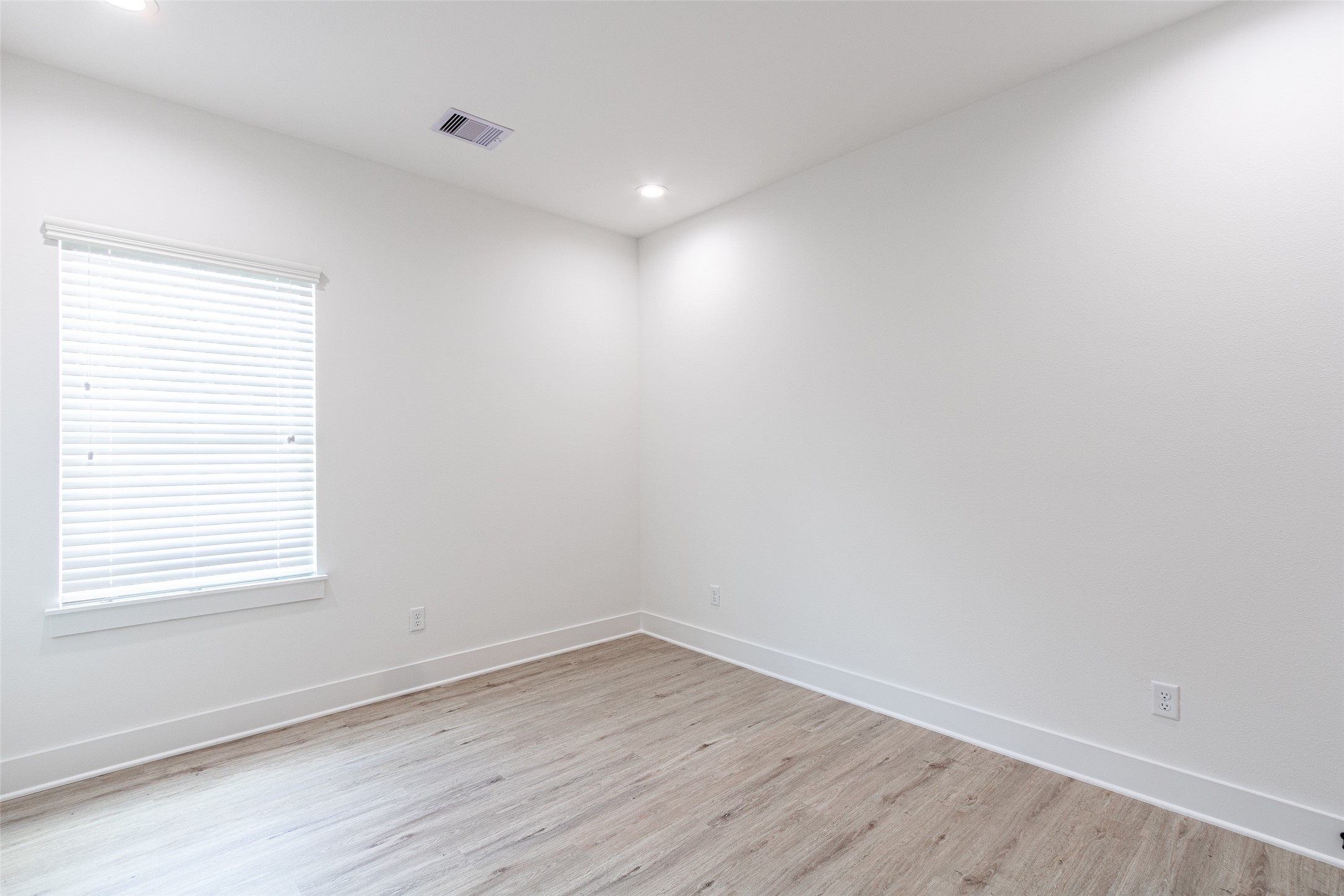 6814 Burkett Street, Unit B Houston, TX 77021 - Photo 22 of 30 an empty room with wooden floor and windows