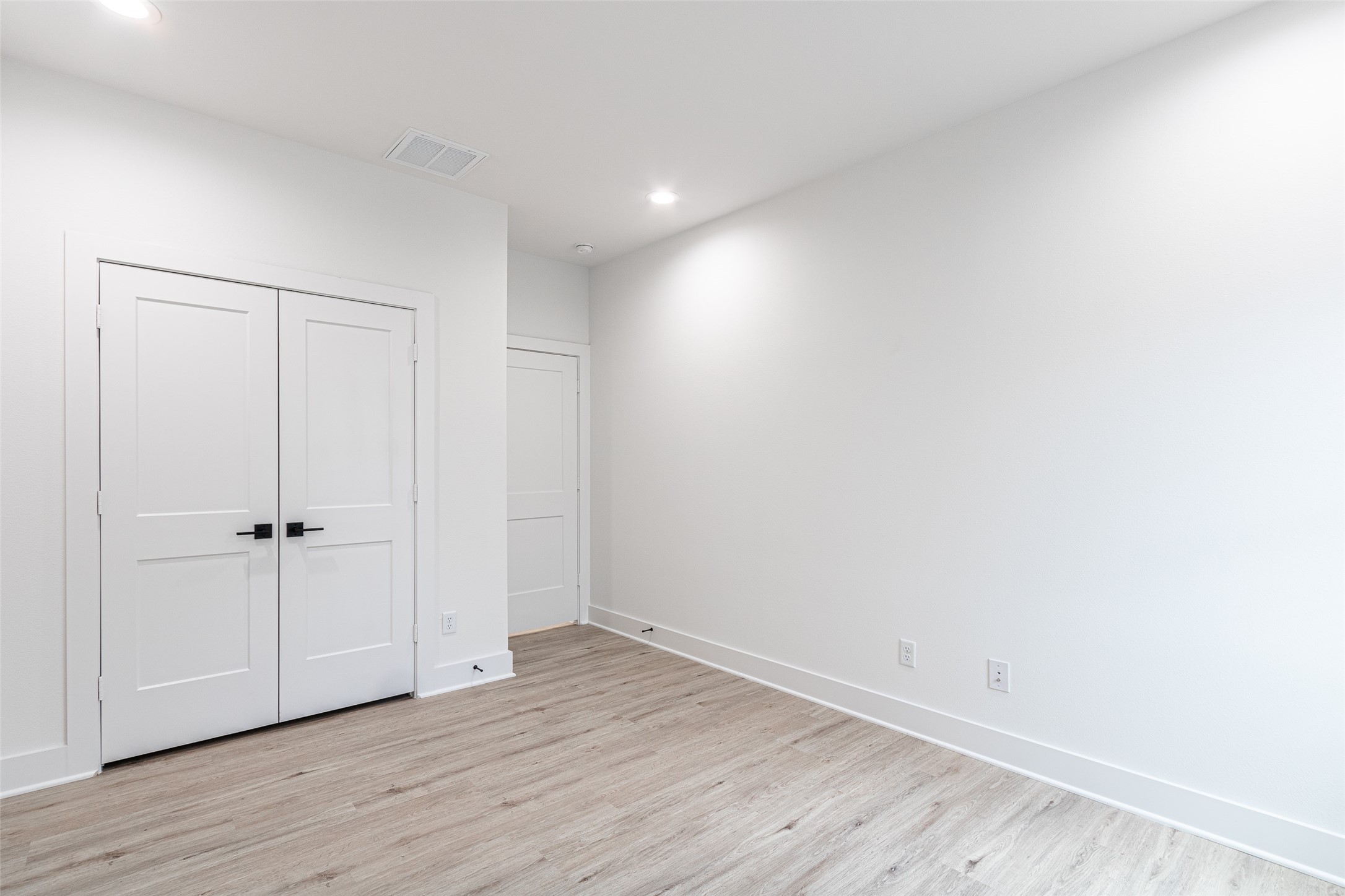 6814 Burkett Street, Unit B Houston, TX 77021 - Photo 23 of 30 a view of an empty room