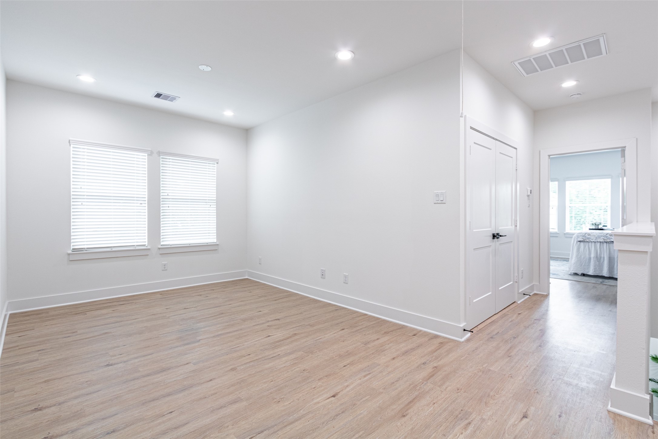 6814 Burkett Street, Unit B Houston, TX 77021 - Photo 28 of 30 an empty room with wooden floor and windows