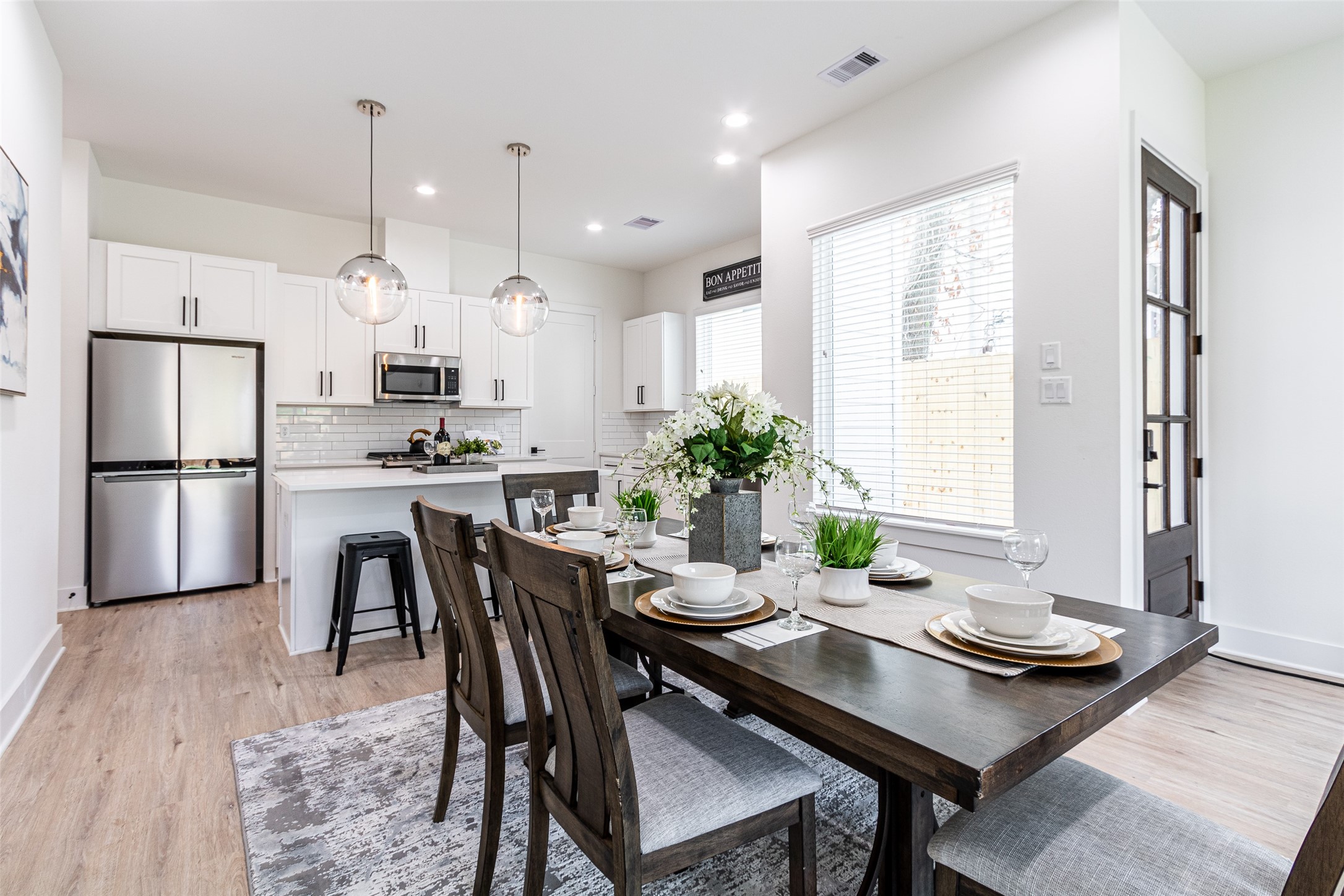 6814 Burkett Street, Unit B Houston, TX 77021 - Photo 8 of 30 a kitchen with a table and chairs in it