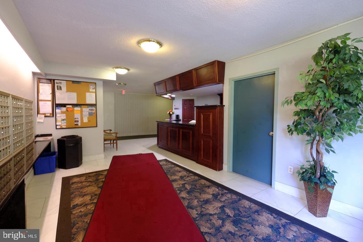 2059 Huntington Avenue, Unit 802 Alexandria, VA 22303 - Photo 12 of 18 a living room with furniture and a potted plant