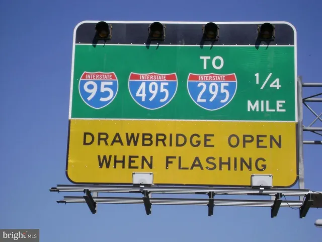 $1,450 | 2059 Huntington Avenue, Unit 802, Alexandria, VA 22303