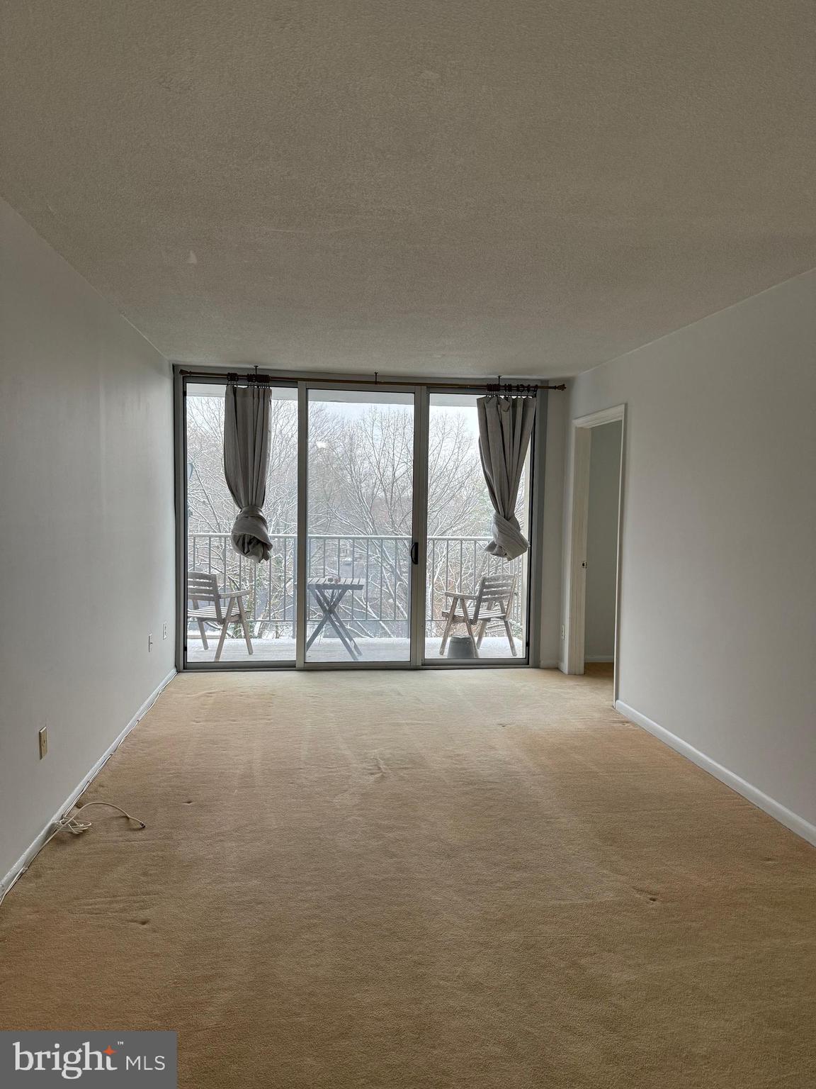 2059 Huntington Avenue, Unit 802 Alexandria, VA 22303 - Photo 3 of 18 a view of an empty room with a window