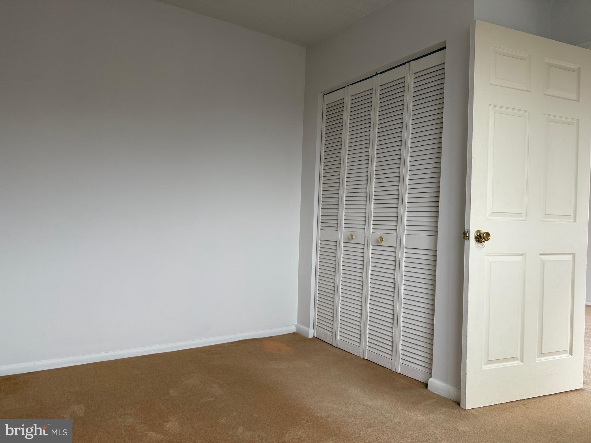 2059 Huntington Avenue, Unit 802 Alexandria, VA 22303 - Photo 5 of 18 an empty room with windows