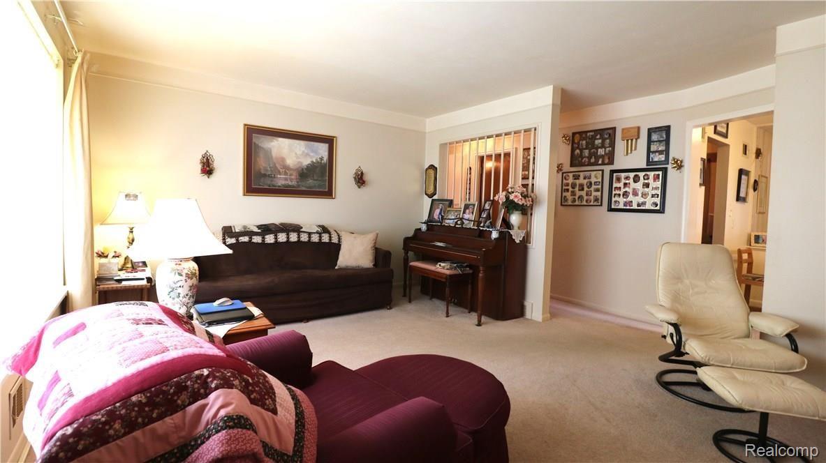 8825 Merriman Road Livonia, MI 48150 - Photo 5 of 20 IMG_9632.JPG