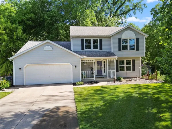 $325,000 | 208 South E Rdg Drive North, Warsaw, IN 46582