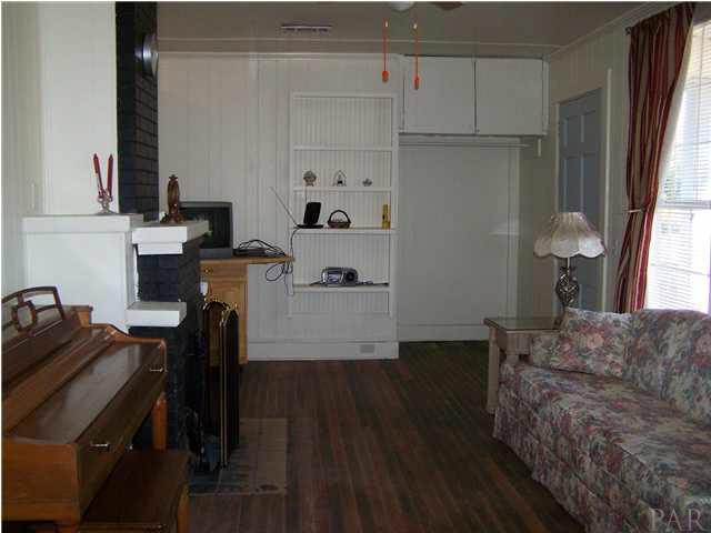 5384 Mulat Road Milton, FL 32583 - Photo 7 of 22 Living Room.