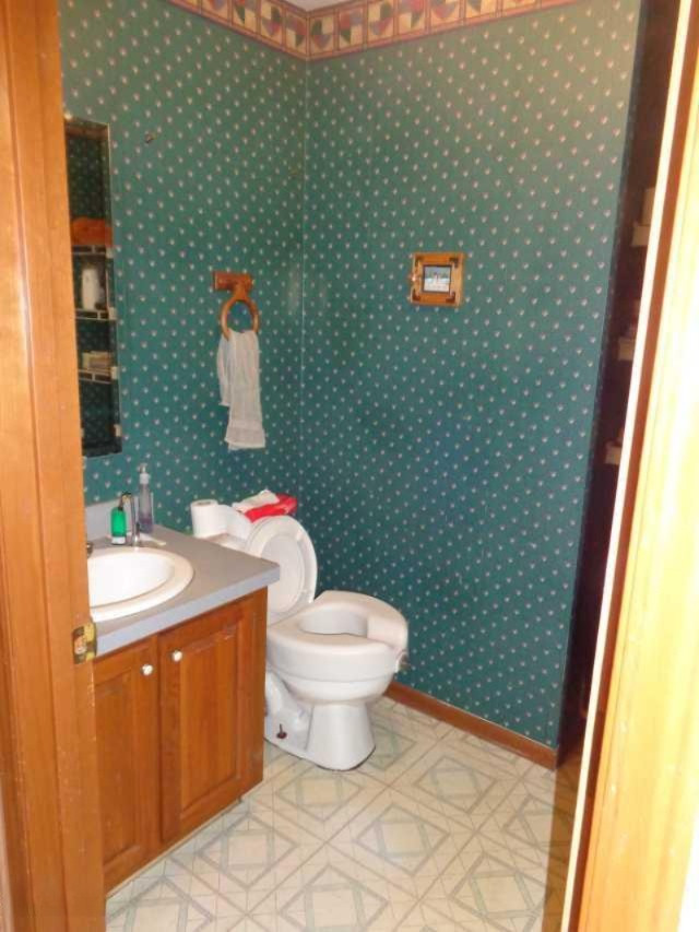 2805 Orange Road Niles, MI 49120 - Photo 12 of 35 Half bath