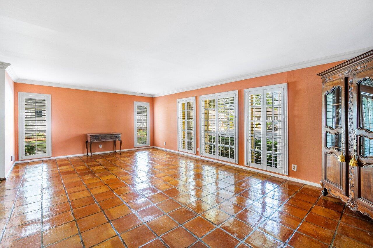 27 Southwest 5th Way Boca Raton, FL 33432 - Photo 5 of 36 Living Room
