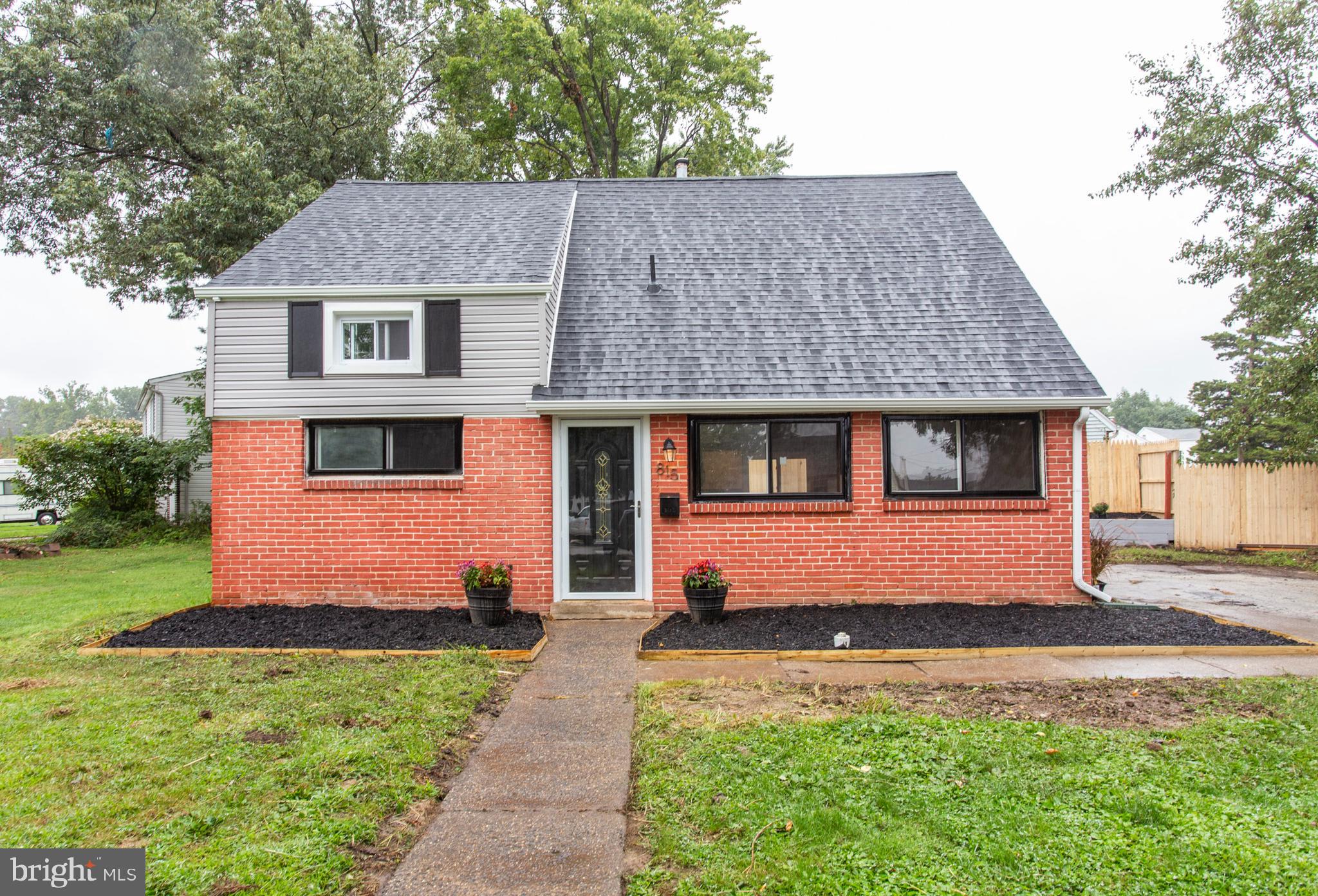 815 Cricket Road Secane, PA 19018 - Photo 2 of 25 Gallery Image 2